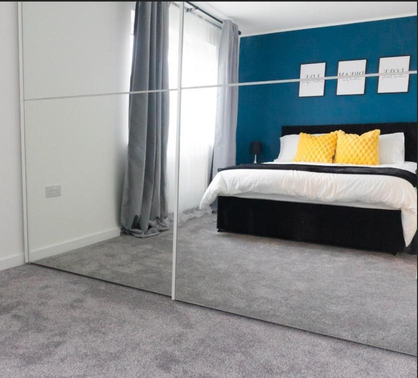 Stylish House With Private Parking Glasgow Exterior foto